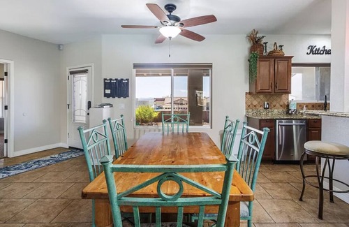 Lake Havasu City House | Relaxing Pool Home! Spacious 3 BR Home with Private Pool Minutes Away from Lake