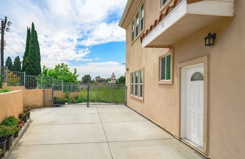 Walnut House | Relaxing Private Getaway with Bright Interiors