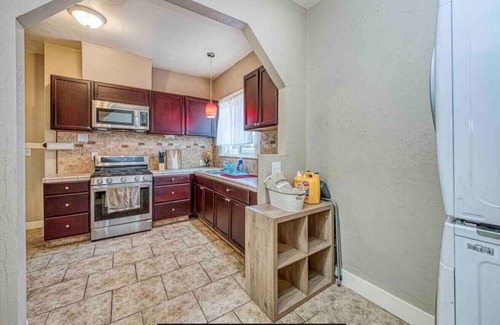 Tower District House | Relaxing Retreat Near Tower & Mural District