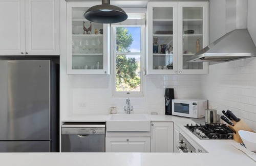 Cremorne House | Relaxing Retreat on Earle St, Cremorne Near Attractions