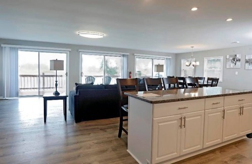 Louisville House | Relaxing River Front Home-Renovated and Centrally Located