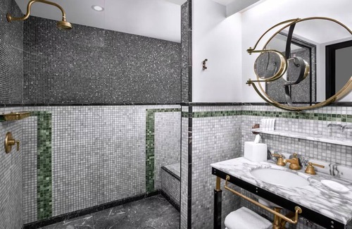 Central Park South Hotel | Relaxing Room w/Rooftop Bar Views in Midtown Manhattan – 2 Blocks to Park