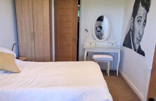 Morcott Apartment | Relaxing Room With Ensuite Rutland Point