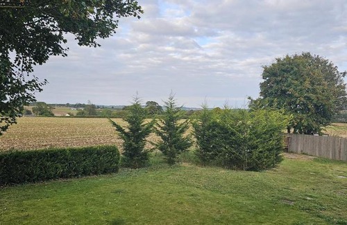 Morcott Apartment | Relaxing Room With Ensuite Rutland Point