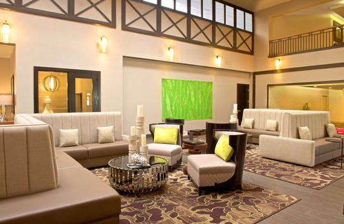 Carver City - Lincoln Gardens Hotel | Relaxing Room with Pool Access - Perfect Tampa Stay Near the Airport