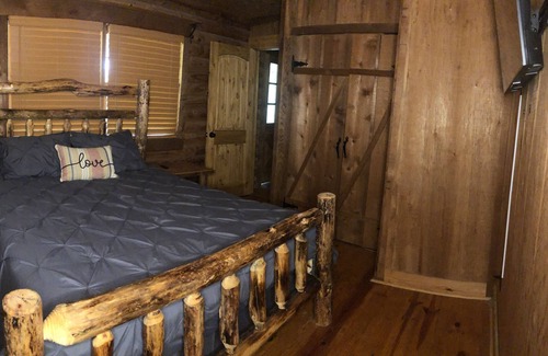 Cropwell Cabin | Relaxing Rustic Cabin located near Logan Martin Lake