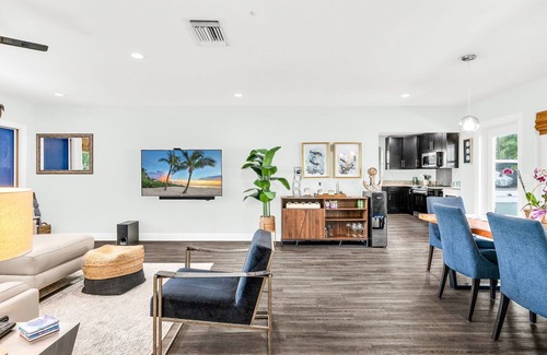 East Central Boulevard Villa | Relaxing Salt Pool & Spa, Walk to Key Lime House!