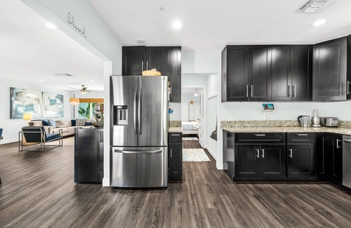 East Central Boulevard Villa | Relaxing Salt Pool & Spa, Walk to Key Lime House!