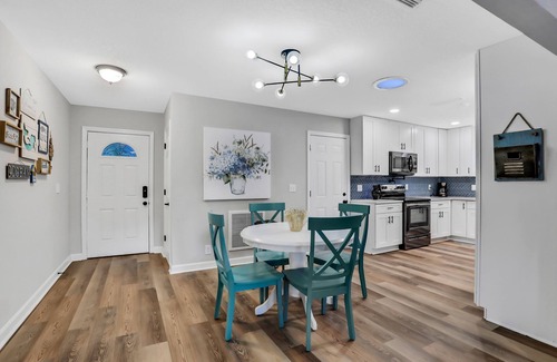 Neptune Beach House | Relaxing seaside cottage retreat