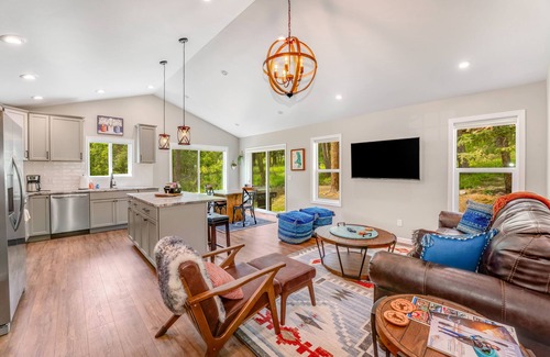 Lakeside House | Relaxing single-level home with a patio, washer/dryer, & central AC