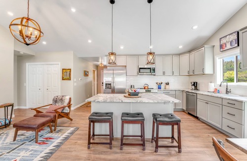 Lakeside House | Relaxing single-level home with a patio, washer/dryer, & central AC