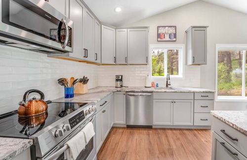 Lakeside House | Relaxing single-level home with a patio, washer/dryer, & central AC