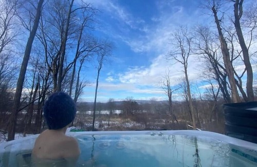 New Paltz Apartment | Relaxing Spa Retreat, Outdoor Hot Tub & Sauna, Gorgeous View, Walk to Village