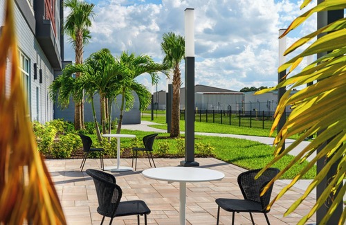 Melbourne Hotel | Relaxing Spot: Modern Room w/Free Breakfast | 5-Min Walk to Airport