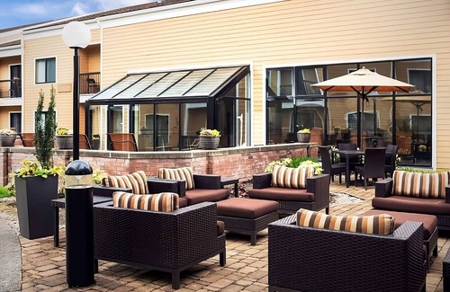 Bridle Trails Resort | Relaxing Stay Close to Seattle Aquarium! Indoor Pool, Pet-friendly Property!