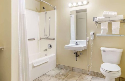 Aberdeen House | Relaxing Stay! Free Parking and Breakfast, Pets Allowed, Near Peels Slough!