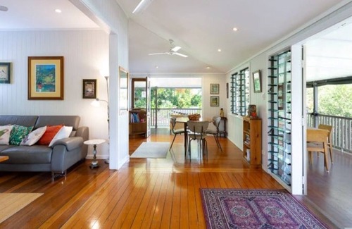 Edge Hill House | RELAXING STAY IN EDGE HILL, FULLY FURNISHED 2 BEDROOM TOP FLOOR OF QUEENSLANDER