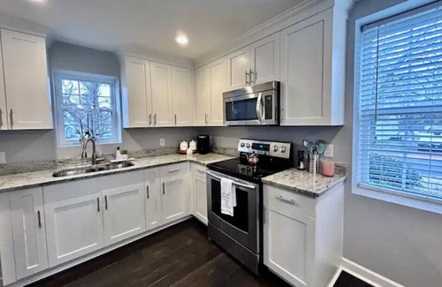 Greer House | Relaxing Stay on Trade Street