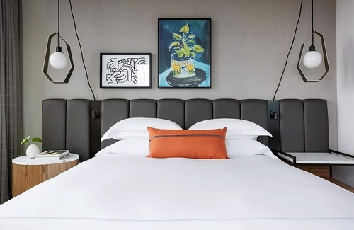 Downtown Fort Worth Hotel | Relaxing Stay! Pets Allowed, Close to Fort Worth Museum of Science and History!