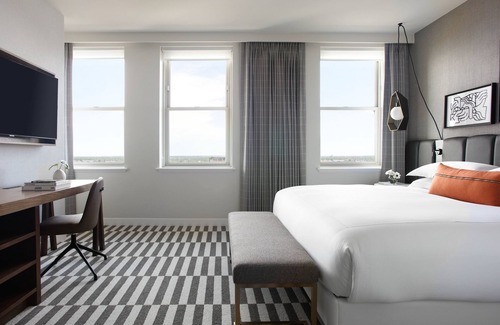 Downtown Fort Worth Hotel | Relaxing Stay! Pets Allowed, Close to Fort Worth Museum of Science and History!