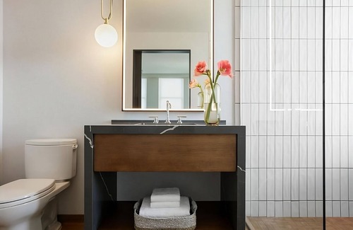 Downtown Fort Worth Hotel | Relaxing Stay! Pets Allowed, Close to Fort Worth Museum of Science and History!
