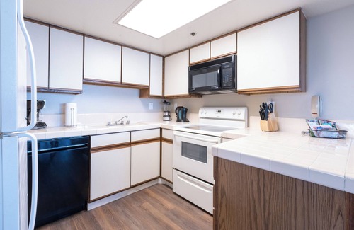 Capistrano Beach Hotel | Relaxing Stay! Private Balcony & Full Kitchen! Outdoor Onsite Pool!