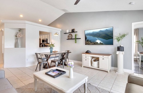 Wellington House | Relaxing Stay: Private Pool,King size master,Mins to Eateries, 15 to Attractions