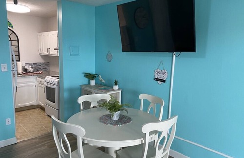 El Centro Beach Condo | Relaxing Studio short walk to beach! Free round of Golf & Activities Daily!