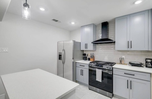 DeSoto House | Relaxing Texas Retreat, 4BR w Pool & Dream Kitchen