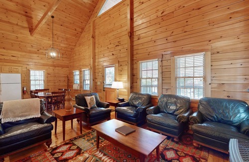 Northport Cabin | Relaxing three-bedroom dog-friendly cabin w/full kitchen, firepit & A/C