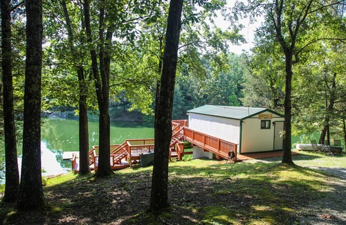 Dickson Cabin | Relaxing, tiny cabin in the woods over a beautiful lake