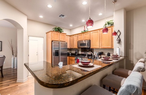 Talon Retreat House | Relaxing Townhome in Grayhawk! Golf, Chill, Save.