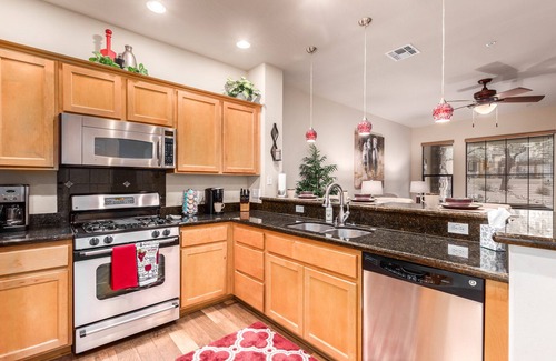 Talon Retreat House | Relaxing Townhome in Grayhawk! Golf, Chill, Save.