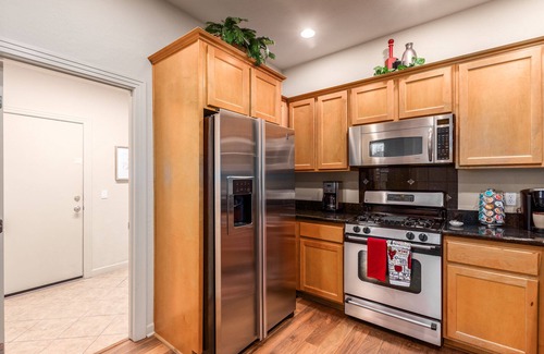 Talon Retreat House | Relaxing Townhome in Grayhawk! Golf, Chill, Save.