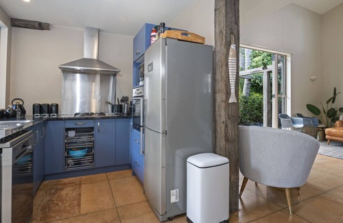 Point Wells House | Relaxing Tropical Retreat - Point Wells Holiday Home