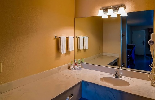 Sweet Home Hotel | Relaxing Unit near H‑E‑B with Outdoor Pool Access and Free On‑Site Parking