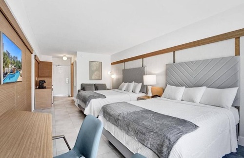 Galt Mile Hotel | Relaxing Unit w/Balcony Near Bonnet House – A Relaxing Oasis for Your Getaway