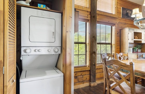 Branson Theater District Cabin | Relaxing Walk-in Cabin in Branson Theatre District, Golf and Ticket Discounts