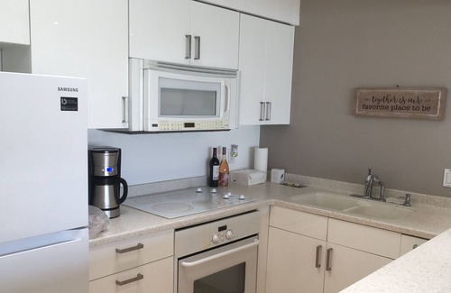Belmont Park Condo | Relaxing Water View Condo just blocks away from Belmont Shore and Naples Canal