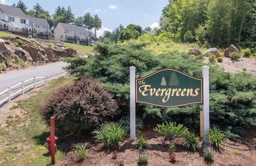 Laconia House | Relaxing Winnipesaukee Condo!