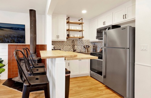 Big Bear Hotel | Relaxing Woodside Cottage at Shay Meadow Ranch