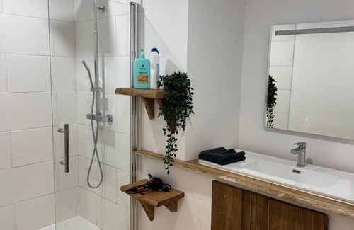 Brive-la-Gaillarde Apartment | Release