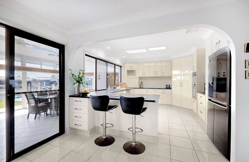 Newport House | Relfections at Newport 5Bedroom Pool and Canal Living