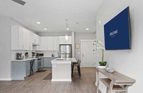 Paw Creek Condo | Reluxme | 1BR Lux Condo in Prime Location!