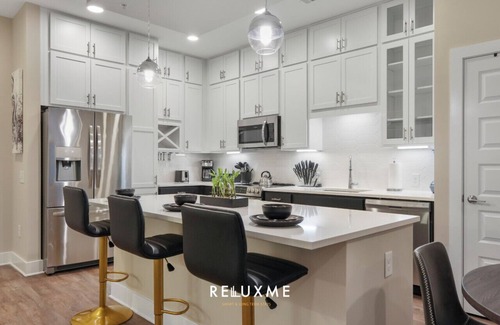 Fourth Ward Apartment | Reluxme | 2BR Condo in Center City w/Spa Access