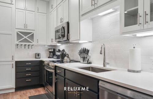 Fourth Ward Apartment | Reluxme | 2BR Condo in Center City w/Spa Access
