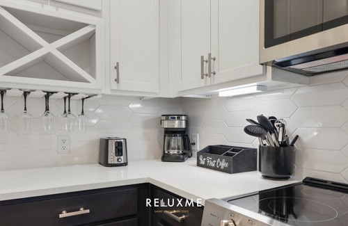 Fourth Ward Apartment | Reluxme | 2BR Condo in Center City w/Spa Access