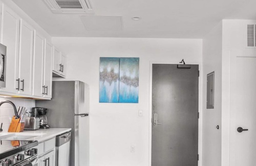Charlotte Apartment | Reluxme | European Flat Near Uptown King Bed + Gym