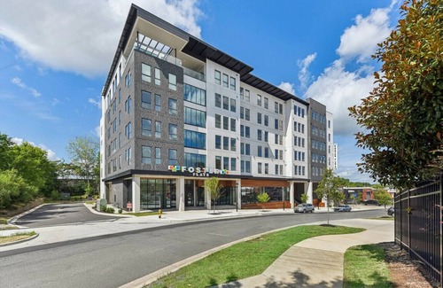 Charlotte Apartment | Reluxme | European Flat Near Uptown King Bed + Gym