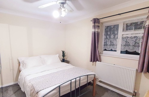 Slough Apartment | Remarkable 1-Bed Flat in Slough, Near Farnham Road